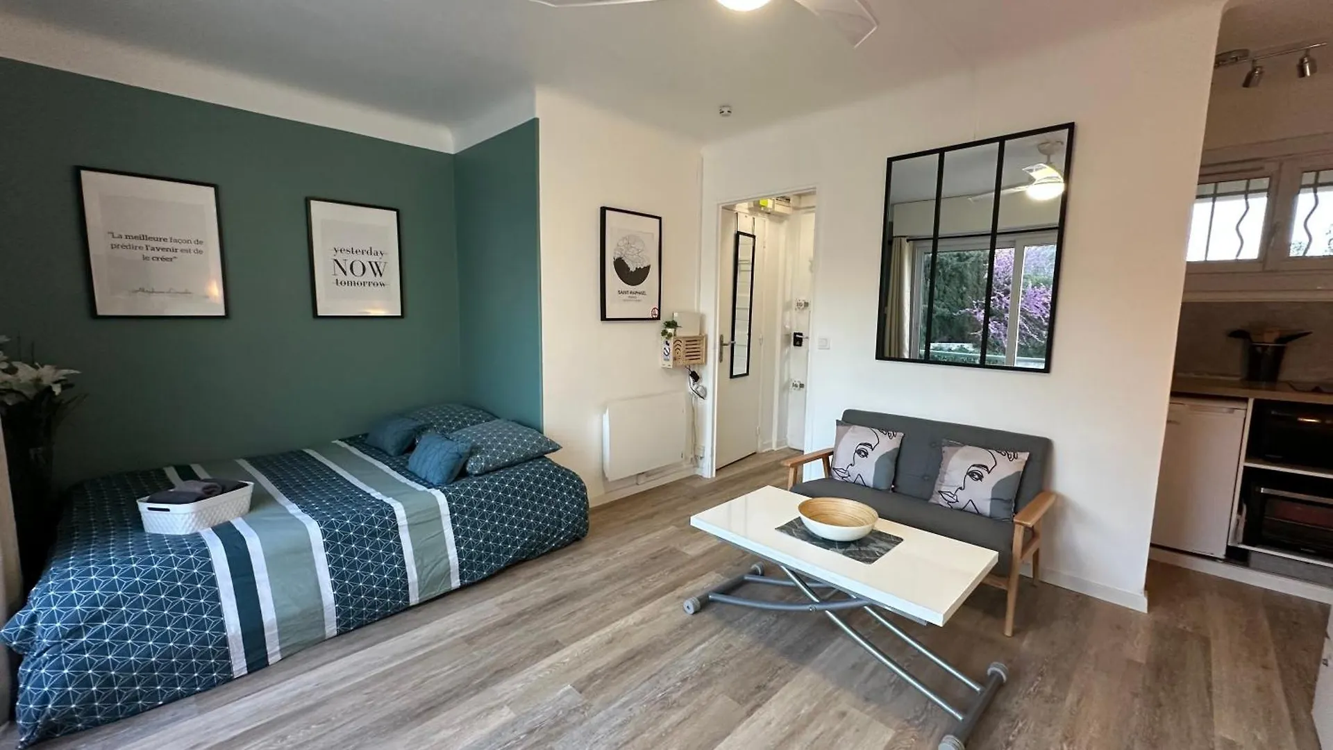 Appartement Renove - Le Cosy A 150M De La Mer Saint-Raphael  Apartment Saint-Raphael (Var)