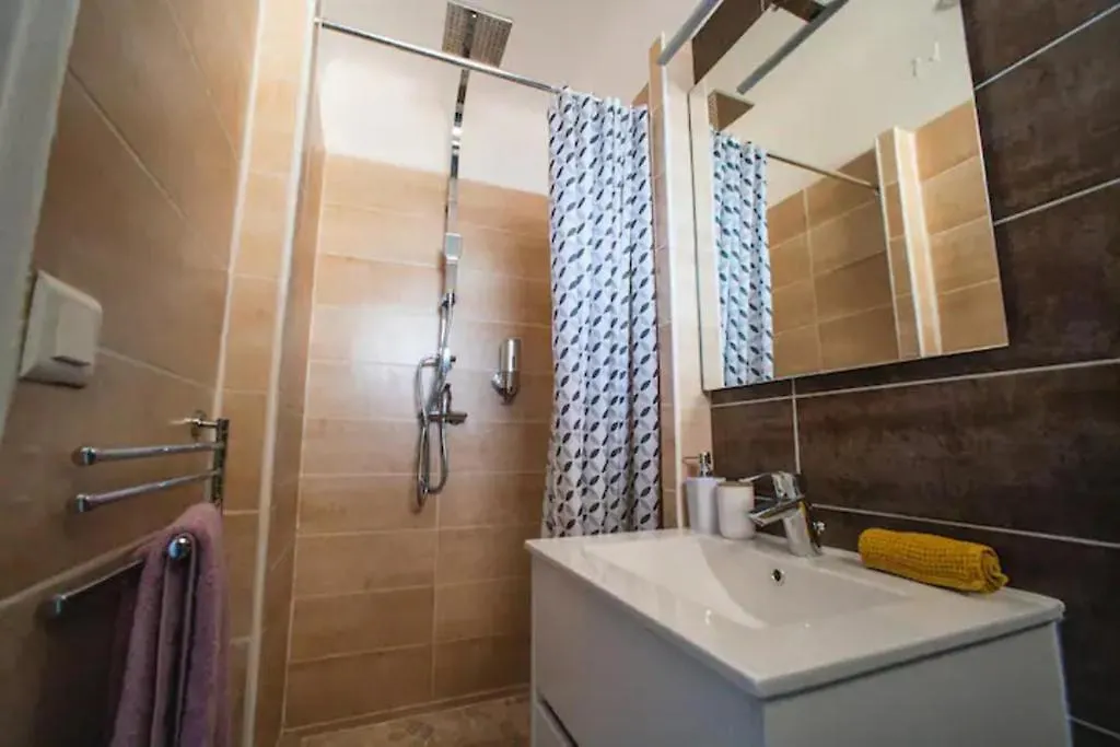 Appartement Renove - Le Cosy A 150M De La Mer Saint-Raphaël 0*,  Francia